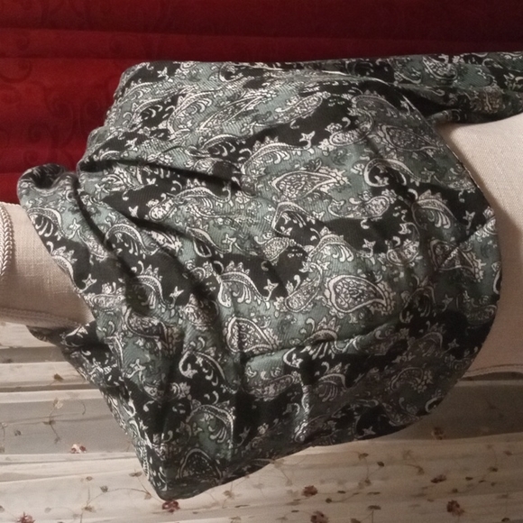 Pashmina Black White and Grey Printed Style Shawl NWT - Picture 1 of 5